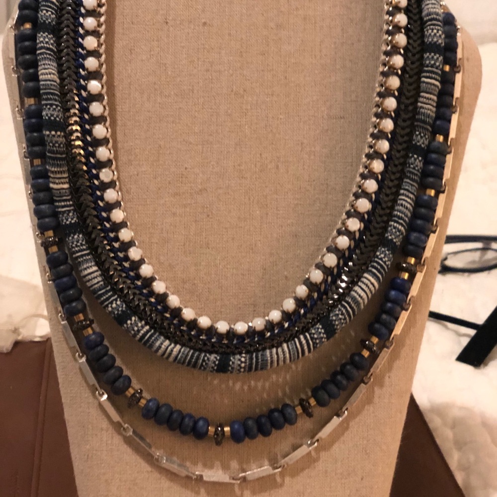 Two statement necklaces - Picture 3 of 14
